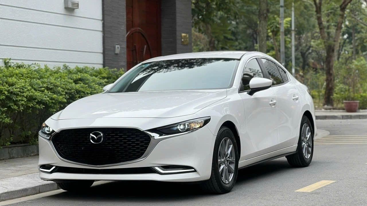 Mazda 3 được nhiều khách hàng yêu thích bởi kiểu dáng hiện đại, bắt mắt