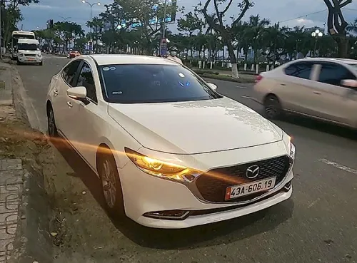 Thuê xe tự lái Đà Nẵng giá tốt - Mazda 3 Luxury 2021